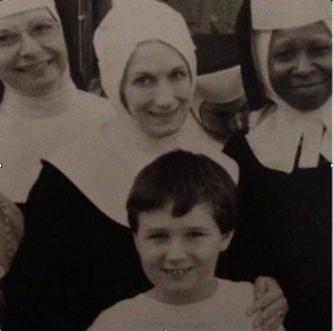 Photo of Sheri Izzard (l.) Prudence Wright Holmes and son (m.) and Whoopi Goldberg (r.) on the set of Sister Act